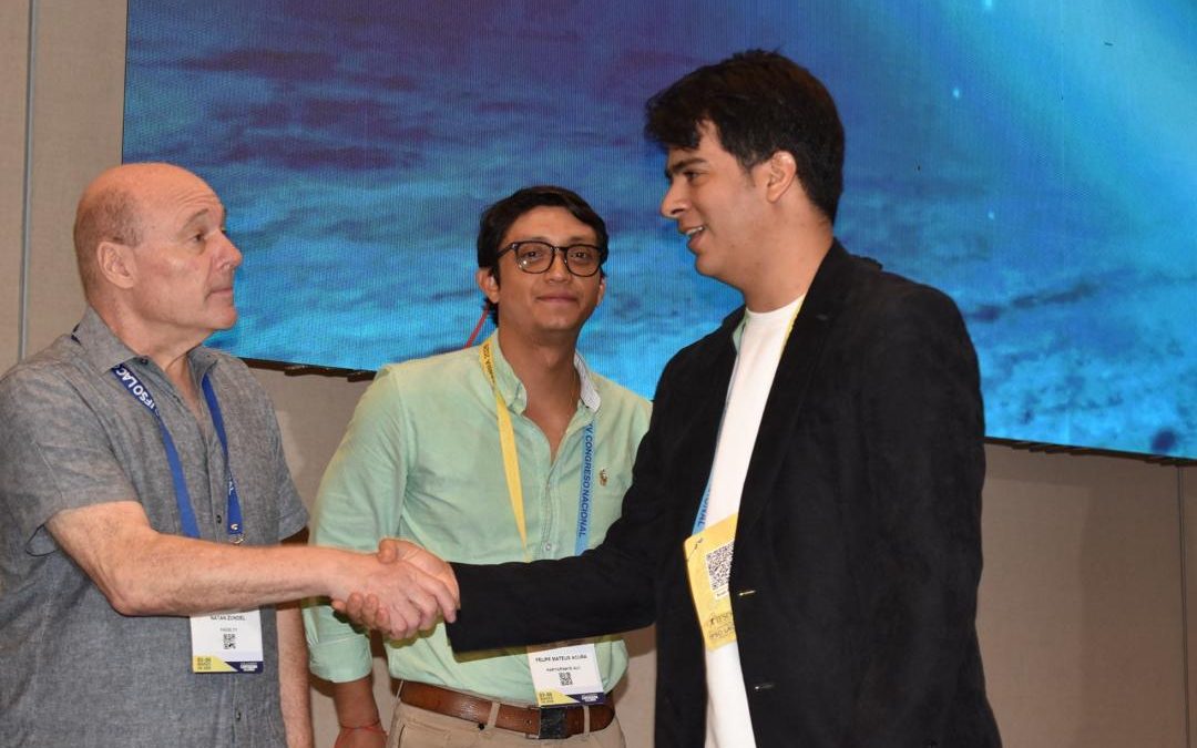 El Dr. Ronnie Villasmil de FenixSalud recibe el prestigioso Premio