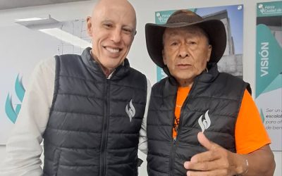 FenixSalud recibió la visita de Héctor Méndez, líder de la brigada internacional “Topos Azteca”