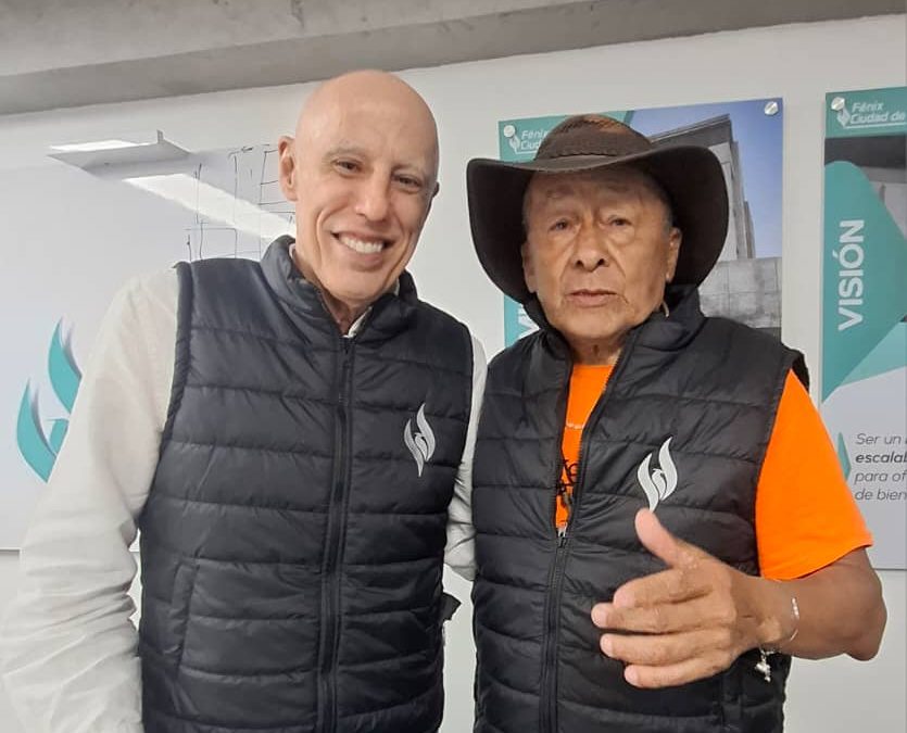 FenixSalud recibió la visita de Héctor Méndez, líder de la brigada internacional “Topos Azteca”